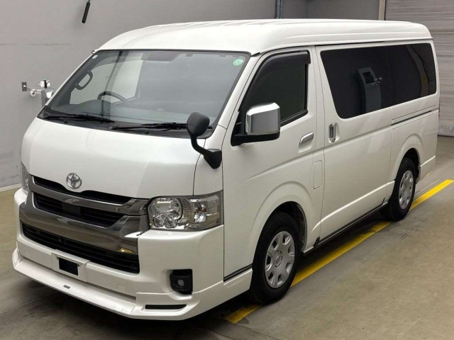 TOYOTA HIACE VAN 2022