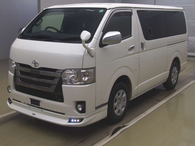 TOYOTA HIACE VAN 2020