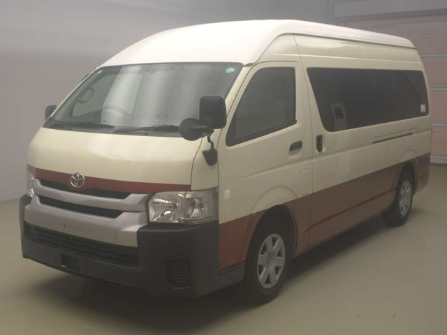 TOYOTA HIACE 2015