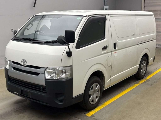 TOYOTA HIACE VAN 2020