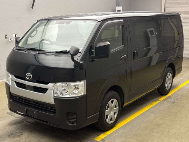 TOYOTA HIACE VAN 2021