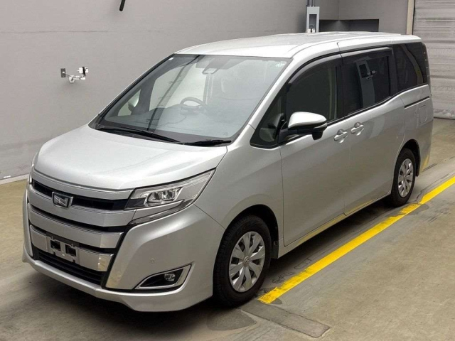 TOYOTA NOAH 2021