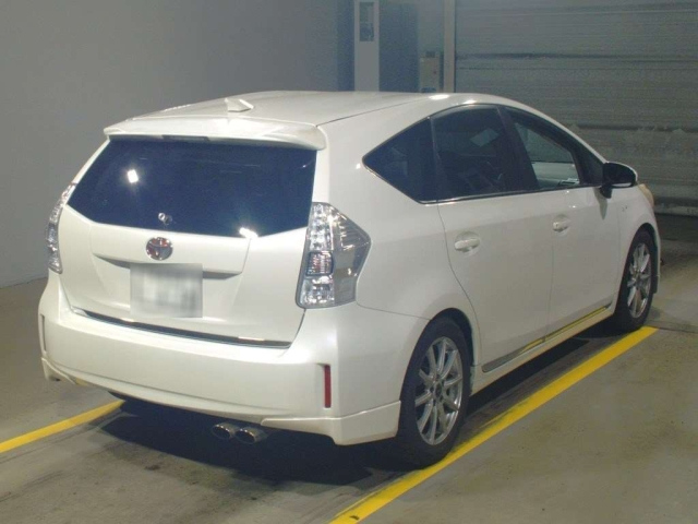 TOYOTA PRIUS ALPHA 2011