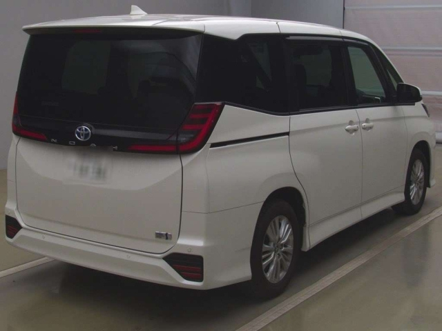 TOYOTA NOAH 2023