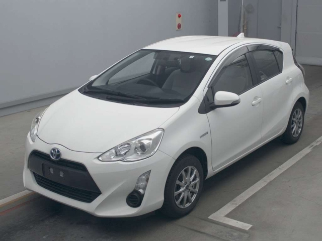 TOYOTA AQUA 2016