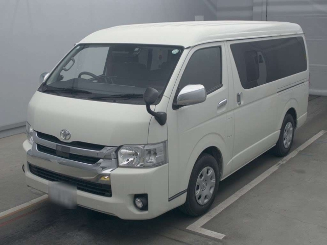 TOYOTA HIACE VAN 2020