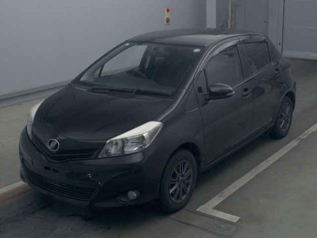 TOYOTA VITZ 2014