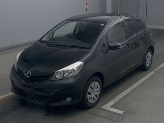 TOYOTA VITZ 2013