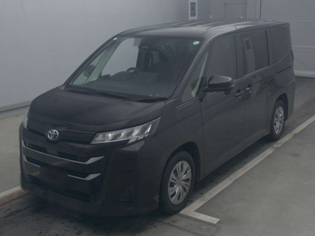 TOYOTA NOAH 2022