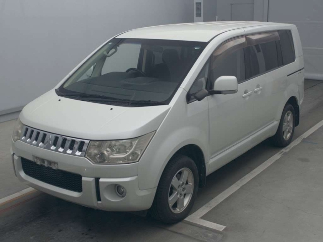 MITSUBISHI DELICA D5