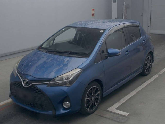 TOYOTA VITZ 2016