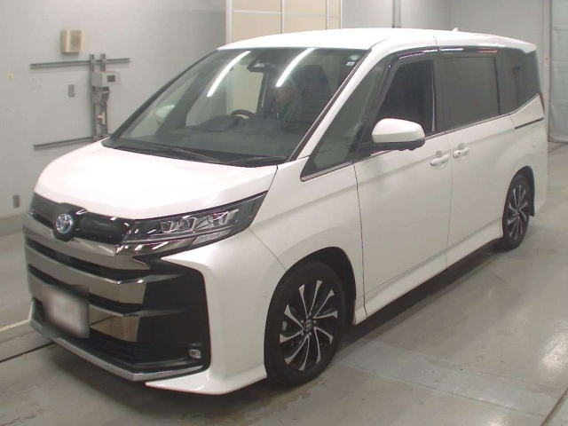 TOYOTA NOAH 2022