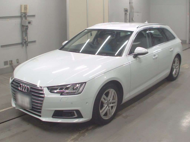 AUDI A4 2019