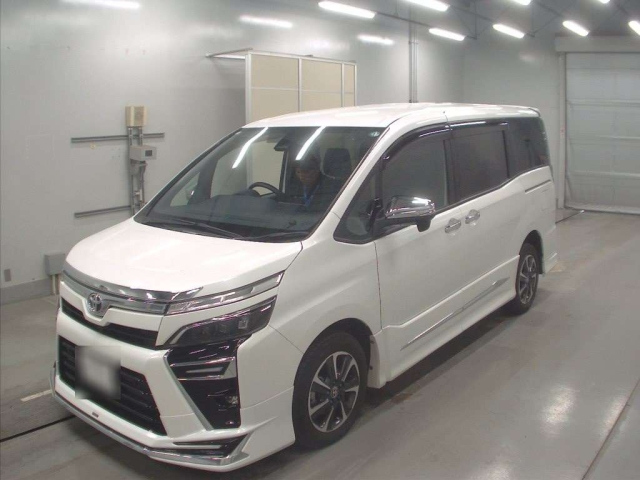 TOYOTA VOXY 2021