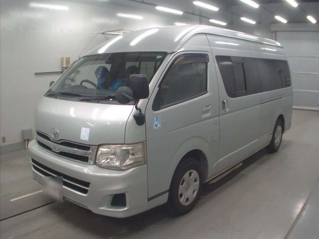 TOYOTA HIACE 2011