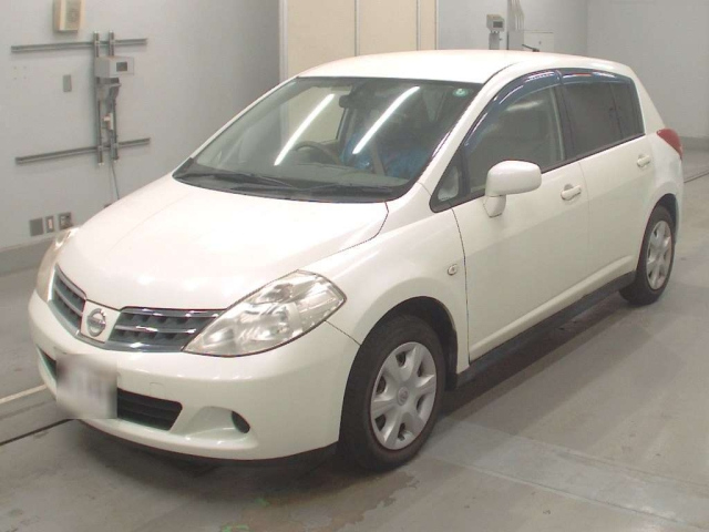 NISSAN TIIDA 2011