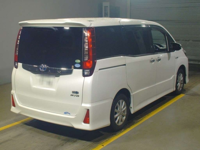 TOYOTA NOAH 2017