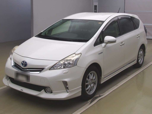 TOYOTA PRIUS ALPHA 2014