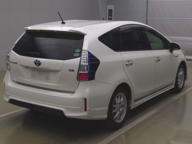 TOYOTA PRIUS ALPHA 2014