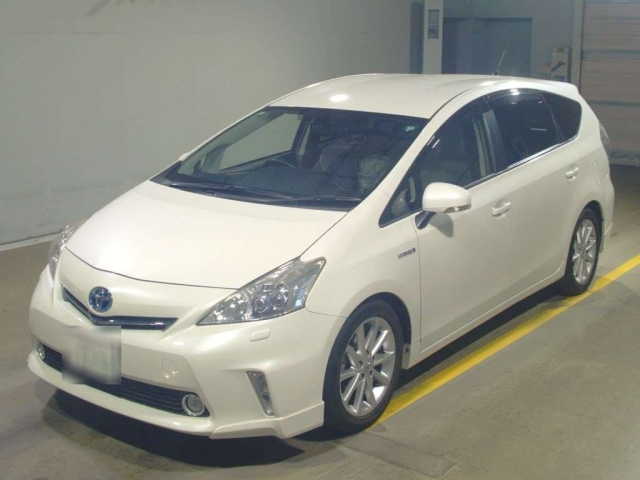 TOYOTA PRIUS ALPHA 2013