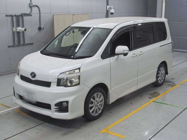 TOYOTA VOXY 2010