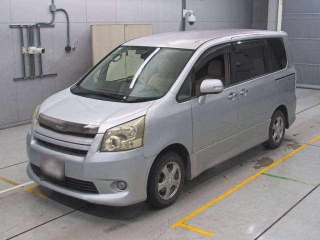 TOYOTA NOAH 2008
