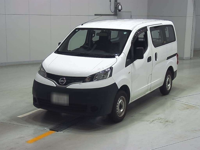 NISSAN NV200