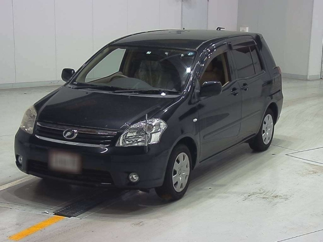 TOYOTA RAUM 2011