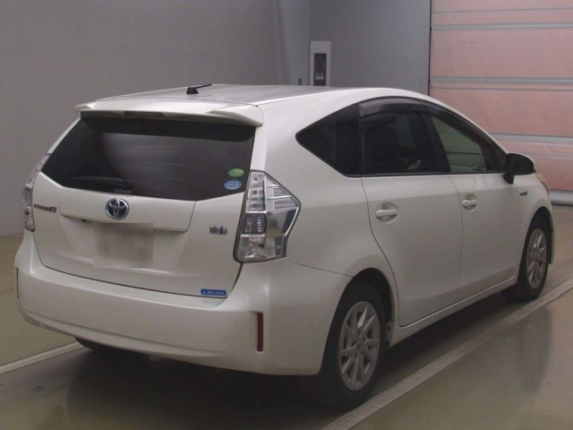 TOYOTA PRIUS ALPHA 2012