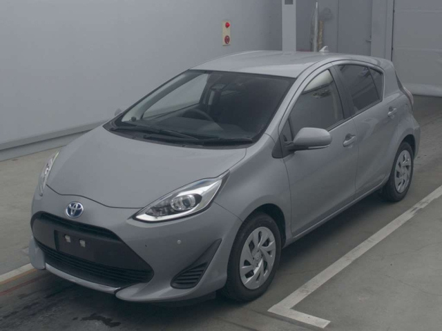 TOYOTA AQUA 2021