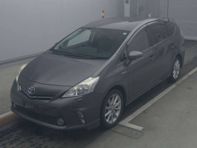TOYOTA PRIUS ALPHA 2012