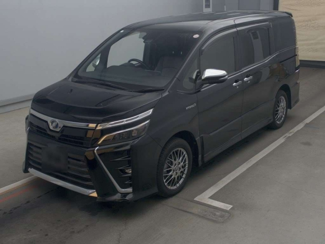TOYOTA VOXY 2018