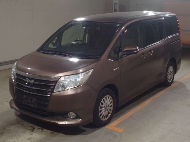 TOYOTA NOAH 2016