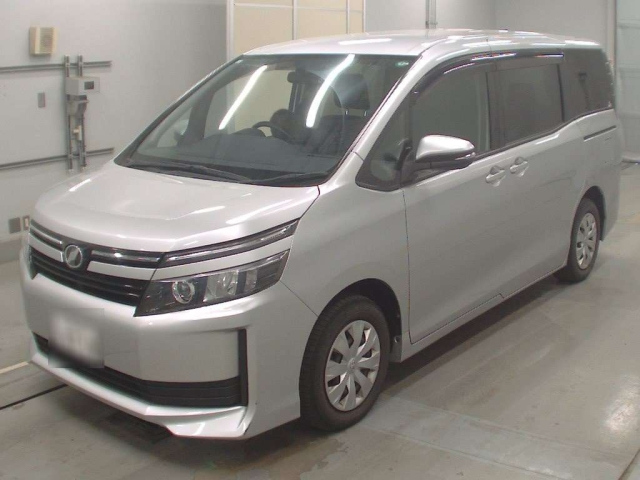 TOYOTA VOXY 2015