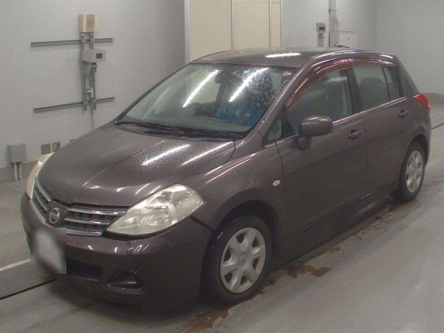 NISSAN TIIDA