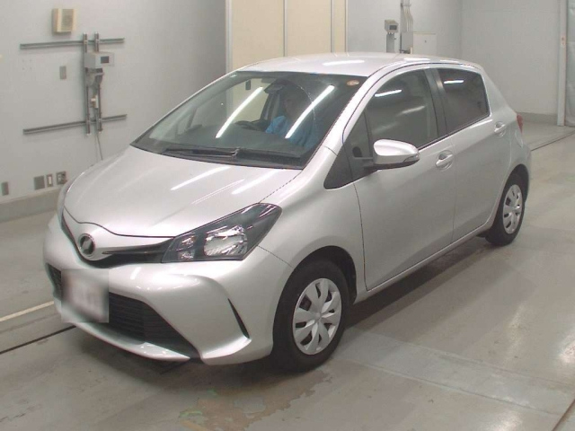 TOYOTA VITZ 2015