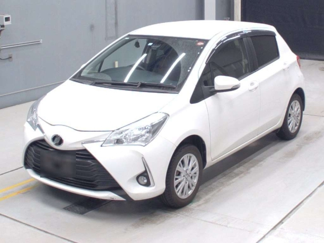 TOYOTA VITZ 2018