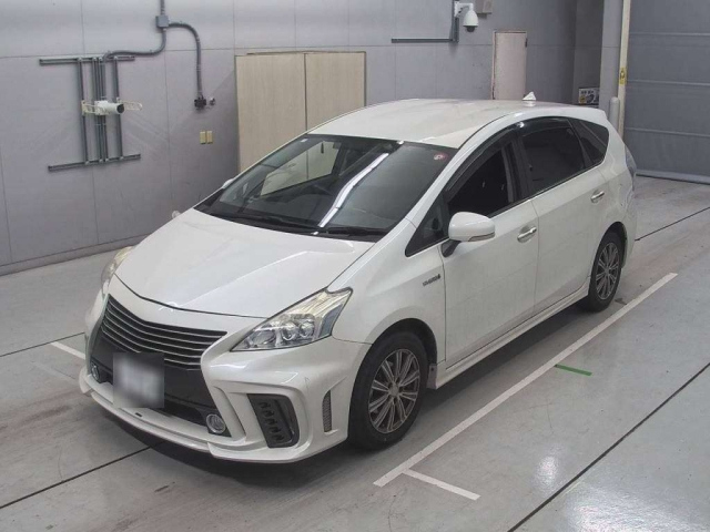 TOYOTA PRIUS ALPHA 2014