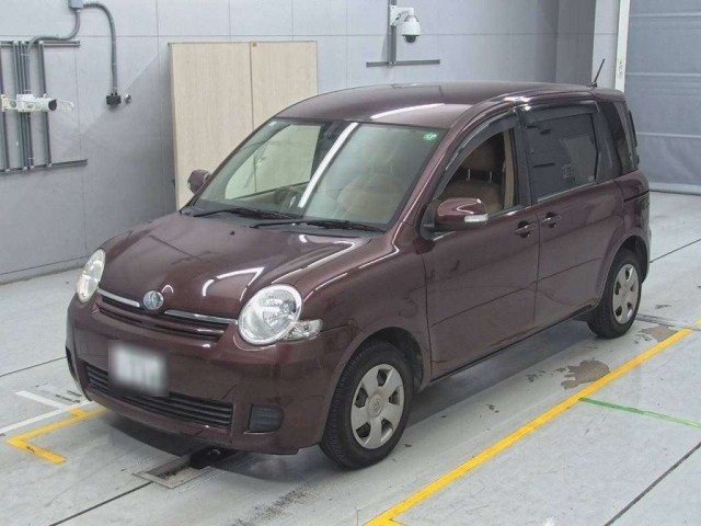TOYOTA SIENTA 2013