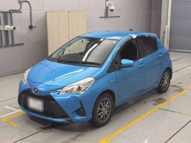TOYOTA VITZ 2018