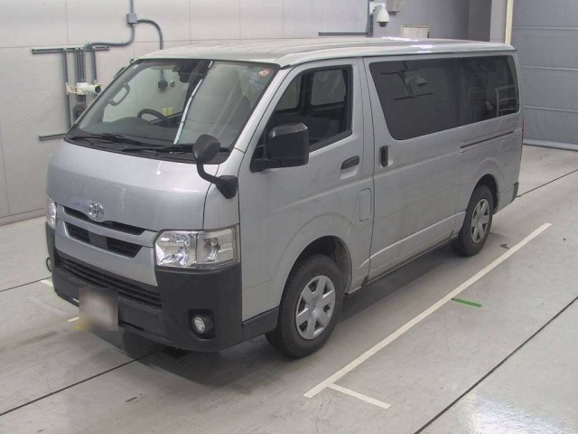 TOYOTA HIACE VAN 2021