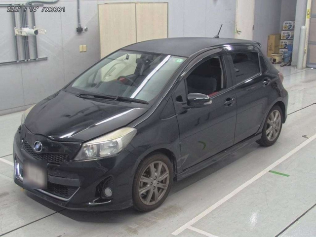 TOYOTA VITZ 2011