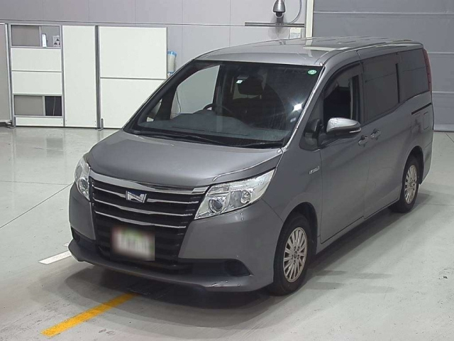 TOYOTA NOAH 2016