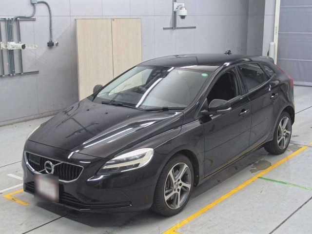 VOLVO V40 2016