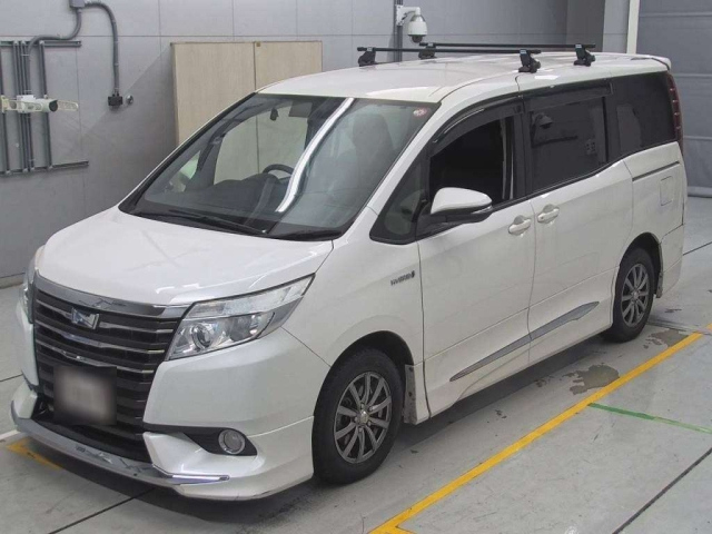 TOYOTA NOAH 2014