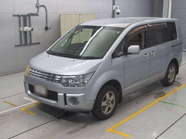 MITSUBISHI DELICA D5 2009