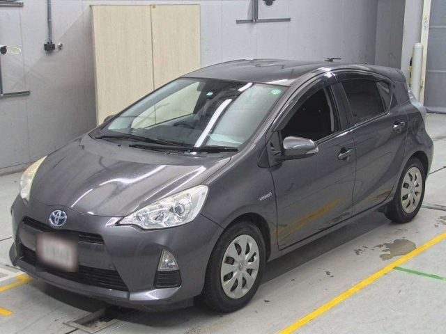 TOYOTA AQUA 2012