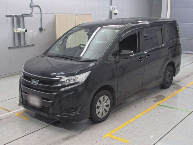 TOYOTA NOAH 2018