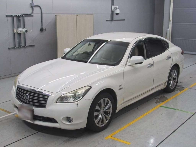 NISSAN FUGA 2010