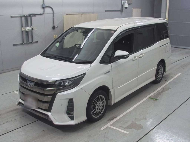 TOYOTA NOAH 2018